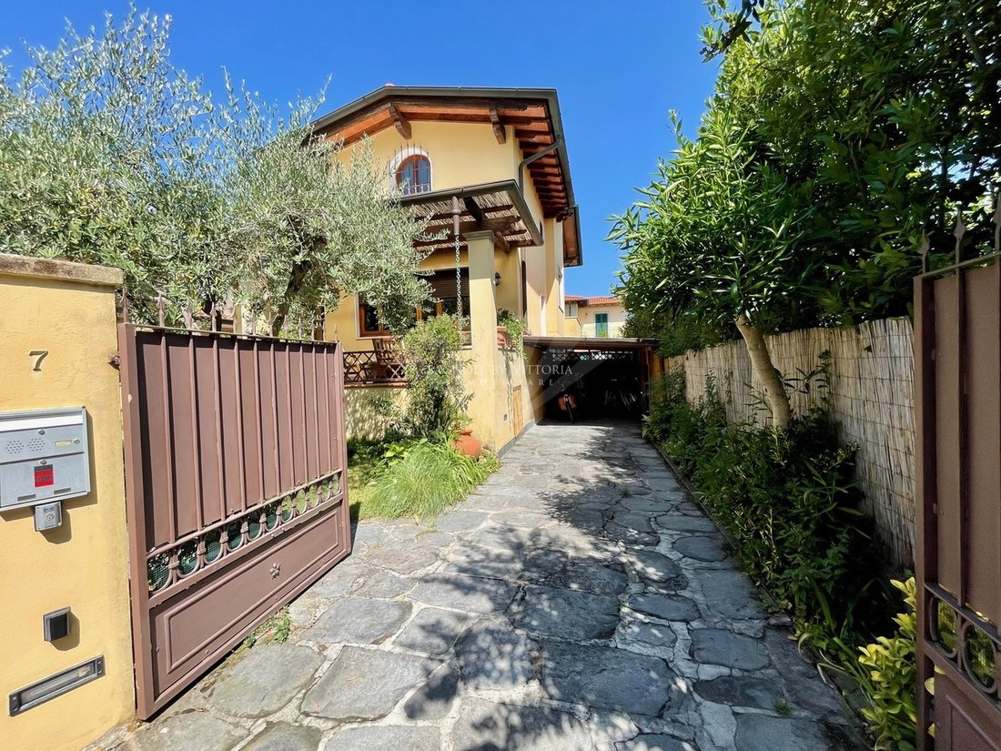 Villa in Tonfano, Pietrasanta, Italy 2 - 16837533