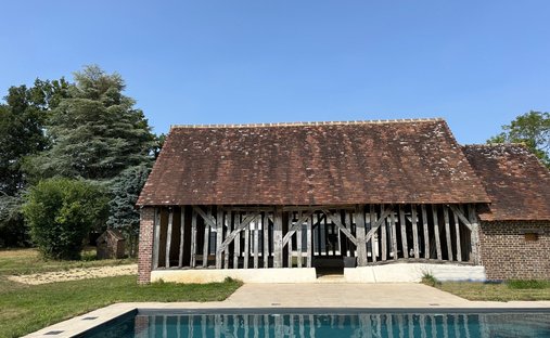 Estate in Arcisses, Centre-Val de Loire, France 1