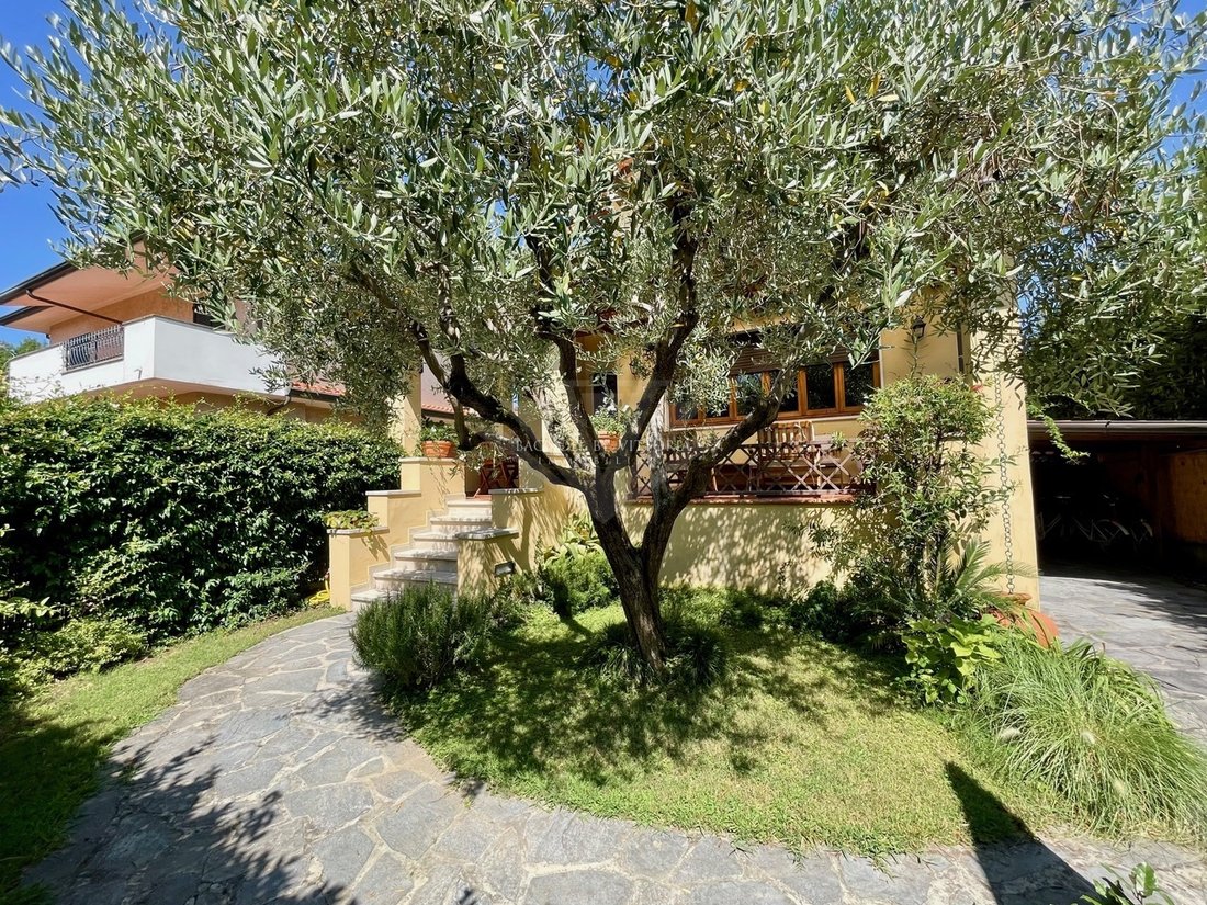Villa in Tonfano, Pietrasanta, Italy 3 - 16837533