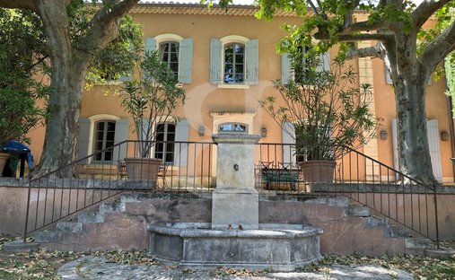 Provencal Farmhouse Of 277m² With Swimming Pool On Land Of Almost 2ha