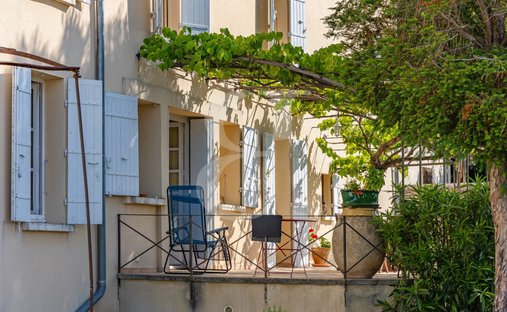 Provencal Farmhouse Of 277m² With Swimming Pool On Land Of Almost 2ha