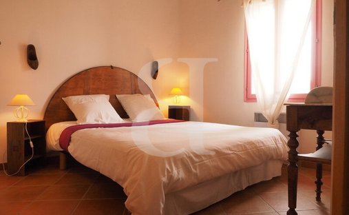 Ensemble Immobilier Avec Gites à 5 Min De Vaison La Romaine