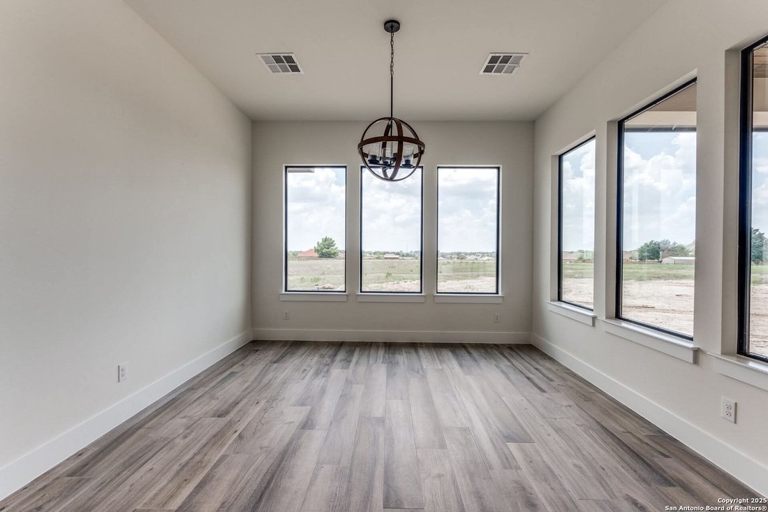 House in Floresville, Texas, United States 3 - 16833401