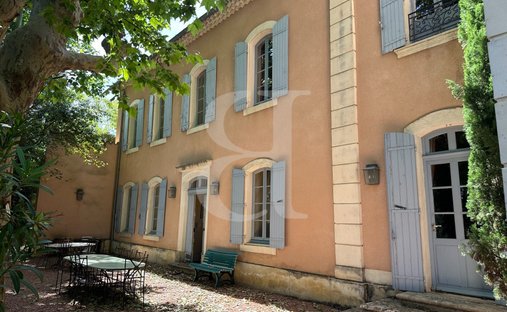 Provencal Farmhouse Of 277m² With Swimming Pool On Land Of Almost 2ha