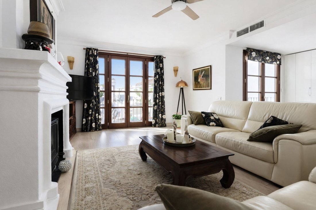 Townhouse in Benahavis, Andalusia, Spain 5 - 16834689