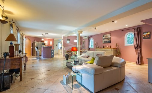 Ensemble Immobilier Avec Gites à 5 Min De Vaison La Romaine