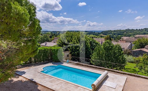 Provencal Farmhouse Of 277m² With Swimming Pool On Land Of Almost 2ha