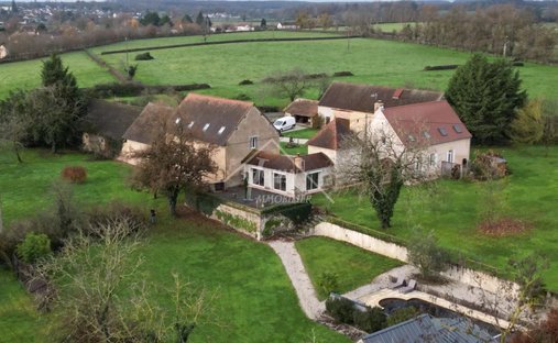 Château 3800 M² Sur Terrain 22ha