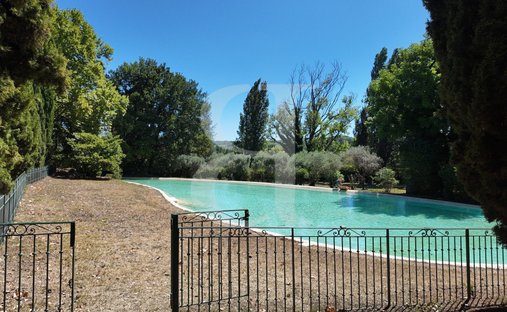 Provencal Farmhouse Of 277m² With Swimming Pool On Land Of Almost 2ha