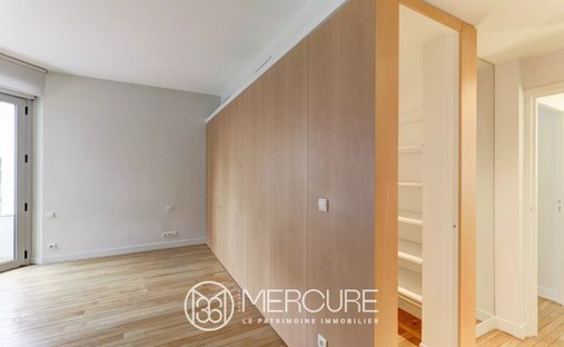 Castle for Sale in Clermont-Ferrand, Auvergne-Rhône-Alpes, France