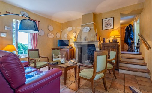 Provencal Farmhouse Of 277m² With Swimming Pool On Land Of Almost 2ha