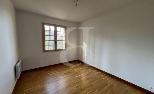 Castle for Sale in Carpentras, Provence-Alpes-Côte d'Azur, France