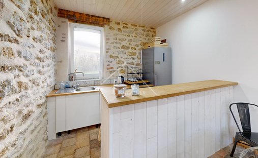 Château 3800 M² Sur Terrain 22ha