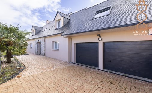 House in Centre Peri, Saint-Ave, France 1