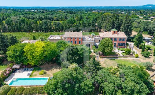 Castle for Sale in Carpentras, Provence-Alpes-Côte d'Azur, France