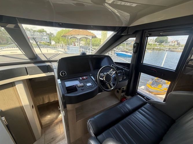 Flybridge in United States 5 - 16832038