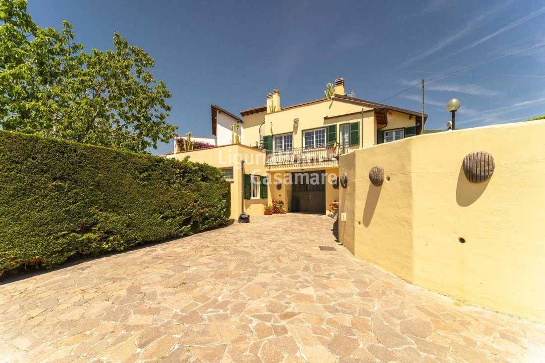 Villa in Cisano sul Neva, Liguria, Italy 2 - 16831544
