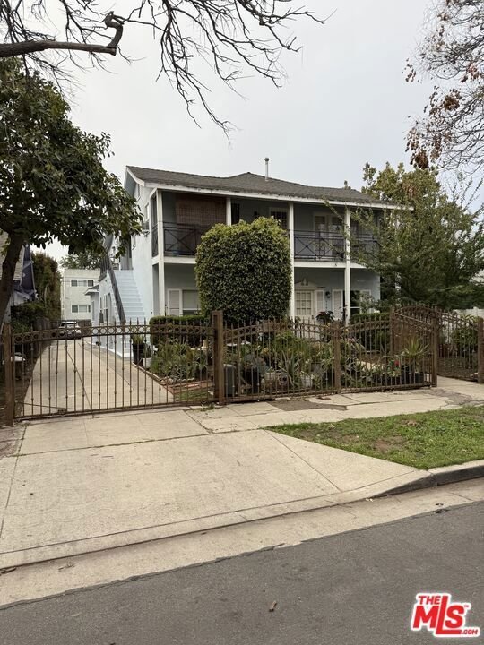Los Angeles, California, United States 2 - 16835026