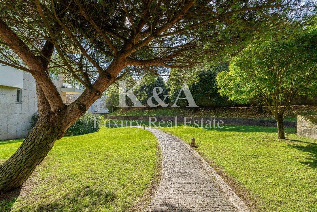 Apartment in Lordelo do Ouro e Massarelos, Porto District, Portugal 1 - 16832946