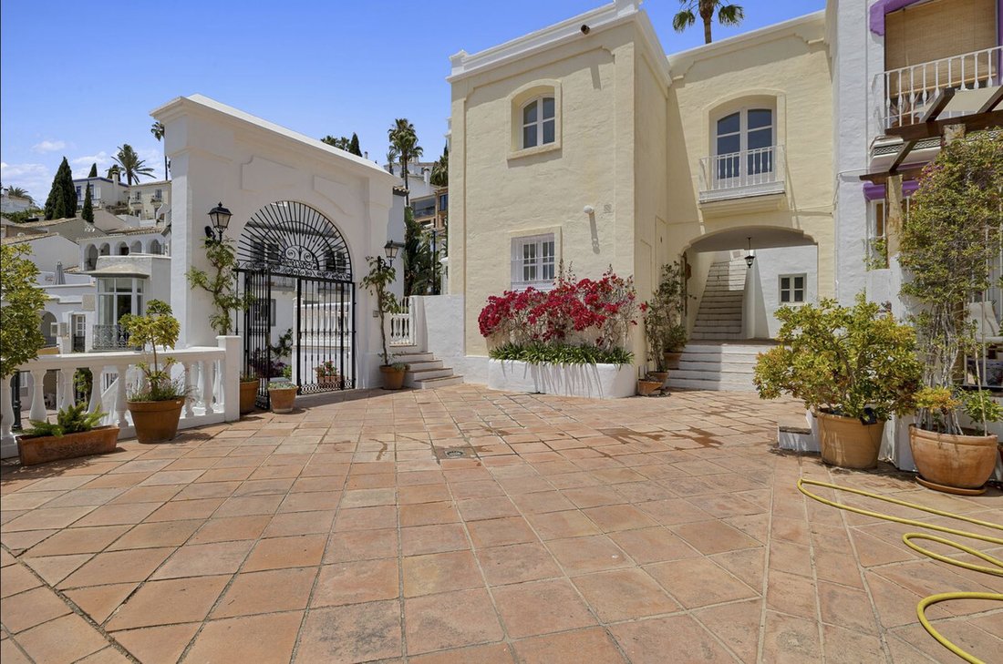 House in La Quinta, Benahavis, Andalusia 3 - 16831912