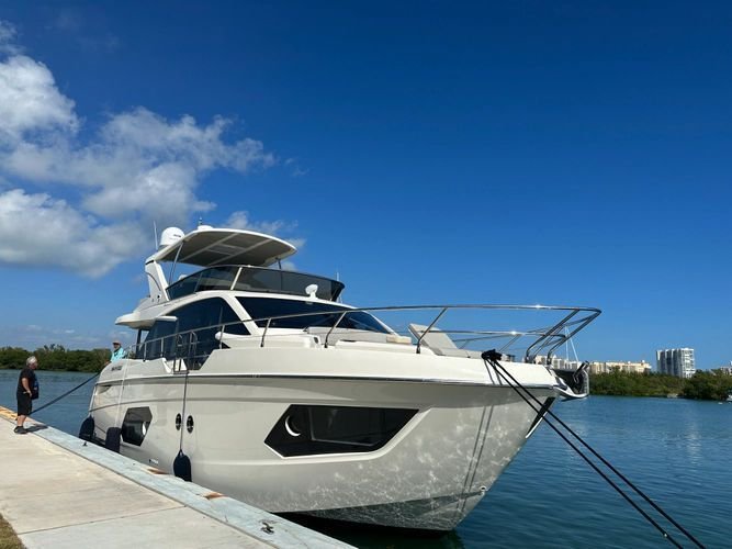 Flybridge in United States 2 - 16832038