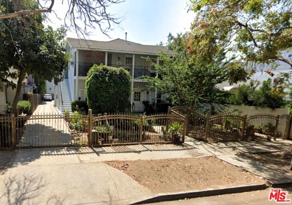 Los Angeles, California, United States 4 - 16835026