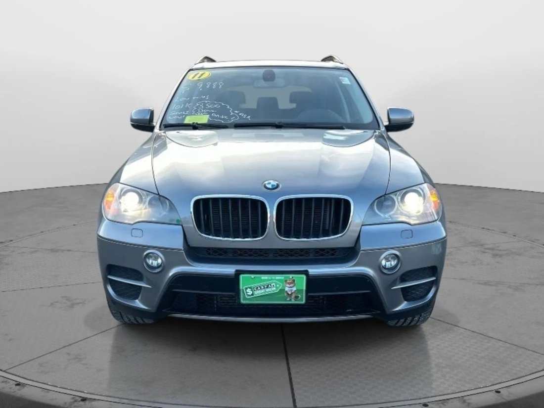 Suv in Canton, MA, United States 2 - 16840153