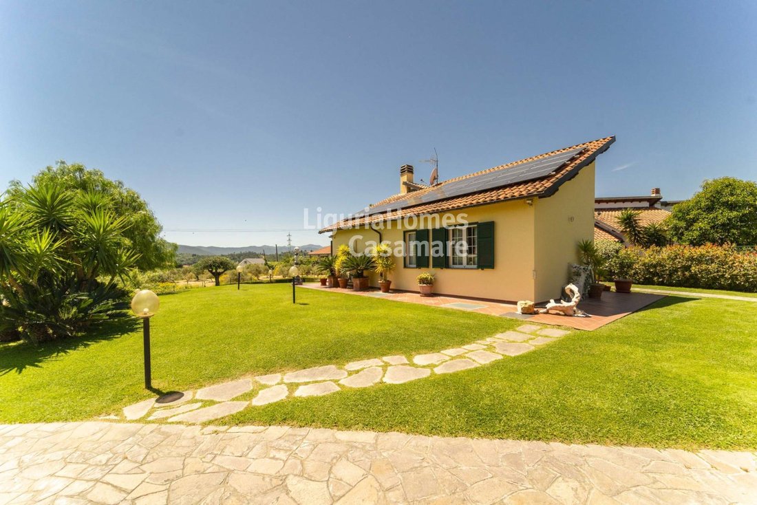 Villa in Cisano sul Neva, Liguria, Italy 3 - 16831544