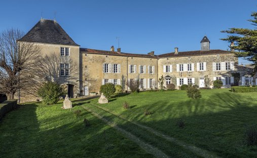 House in Beauvoir-sur-Niort, Nouvelle-Aquitaine, France 1
