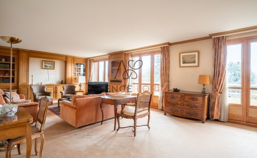 Château For Sale, 15 Rooms Le Vesinet 78110