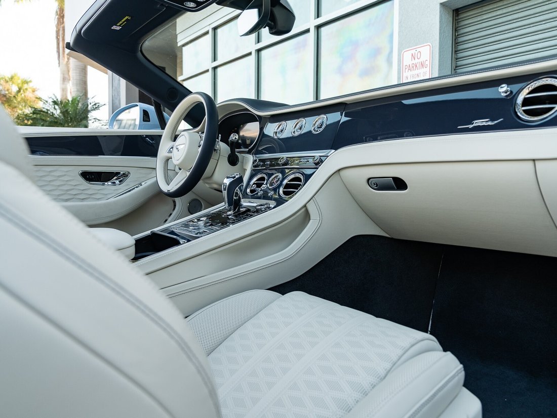 Cabriolet in Naples, FL 2 - 16831202