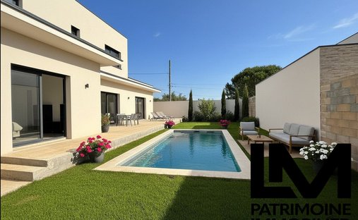 Villa in Ouest, Bessan, France 1
