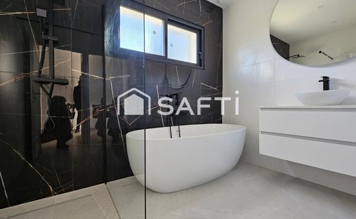 16th C Castle With Outbuildings, Perfectly Renovated