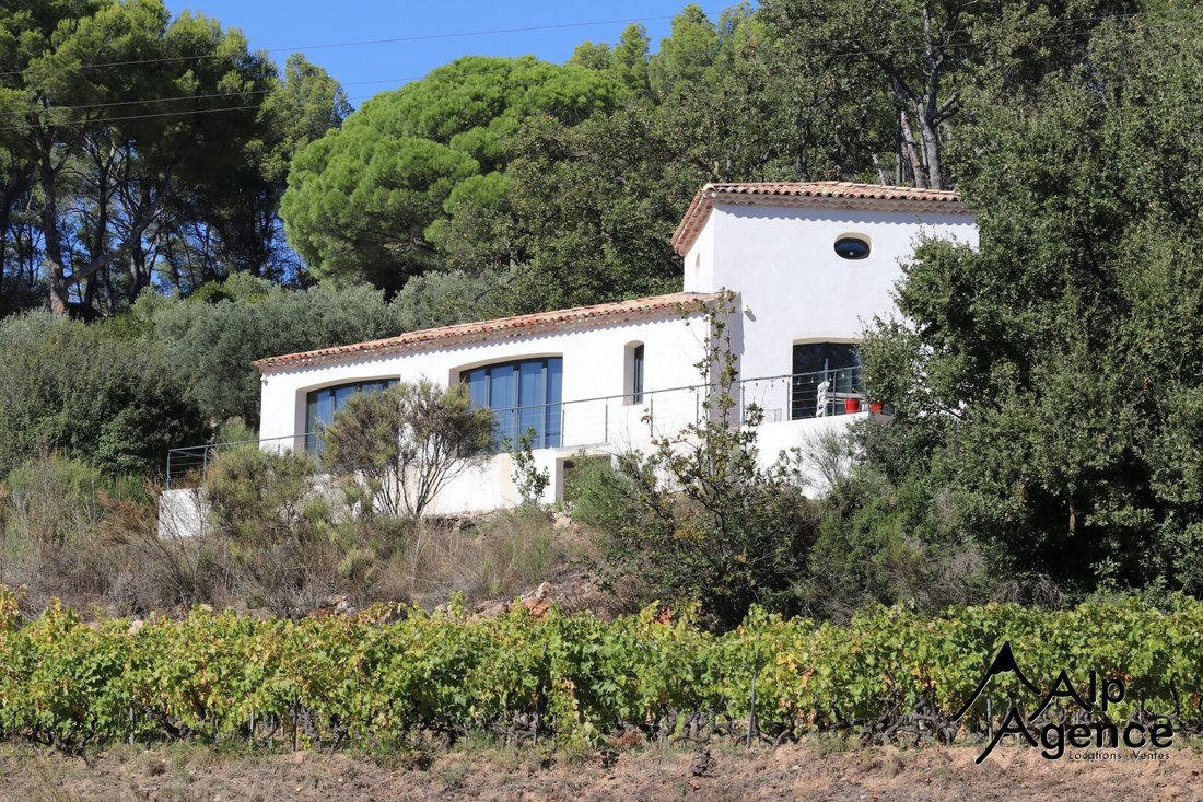 Villa in Centre Ville, Le Beausset, France 1 - 16834288