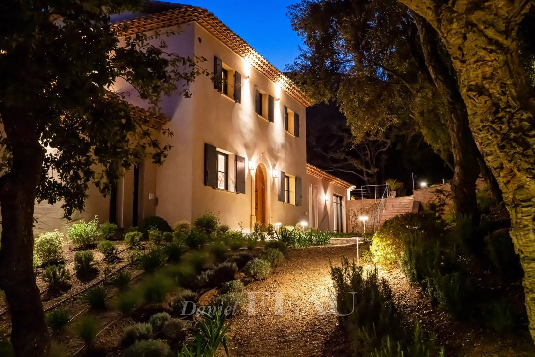 Villa in La Croix-Valmer, Provence-Alpes-Côte d'Azur, France 5 - 15430748
