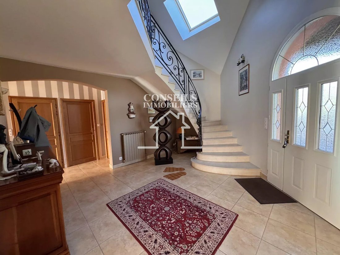 Estate in Saint-Julien-du-Sault, Bourgogne – Franche-Comté, France 2 - 16833106