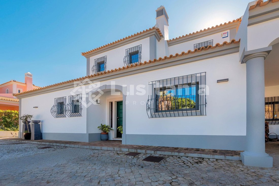 Villa in Vilamoura, Quarteira, Algarve 2 - 16832225
