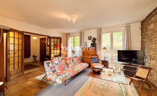 Chateau In Provence With Guest House And 13 Ha Land