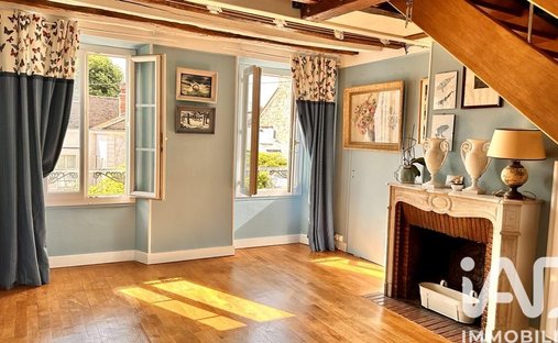 Rural Village Near Fontainebleau, 18 Th Century Estate And Dependencies Surrounded By A 3.8 Hectare P