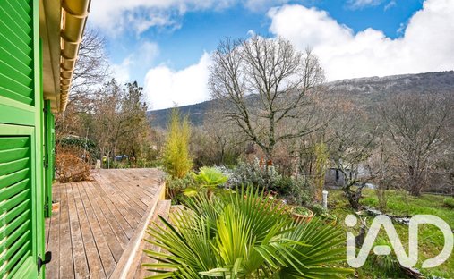 Castle for Sale in Plan-d'Aups-Sainte-Baume, Provence-Alpes-Côte d'Azur, France