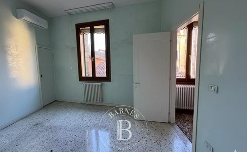 Castle for Sale in Venice, Veneto, Italy