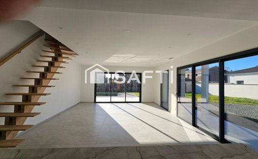 16th C Castle With Outbuildings, Perfectly Renovated