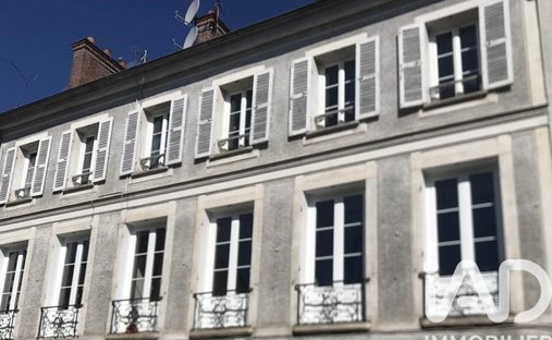 Rural Village Near Fontainebleau, 18 Th Century Estate And Dependencies Surrounded By A 3.8 Hectare P