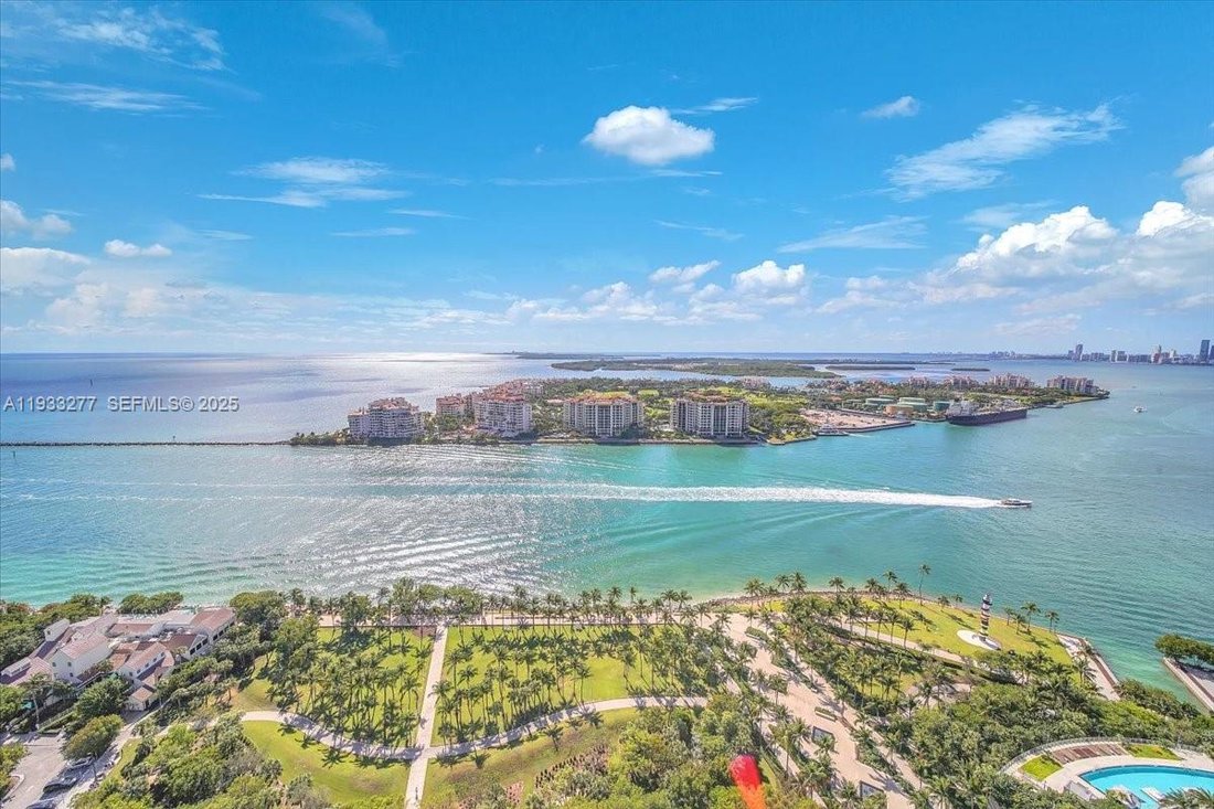 Condo in Miami Beach, Florida, United States 5 - 16831904