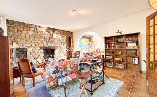 Chateau In Provence With Guest House And 13 Ha Land