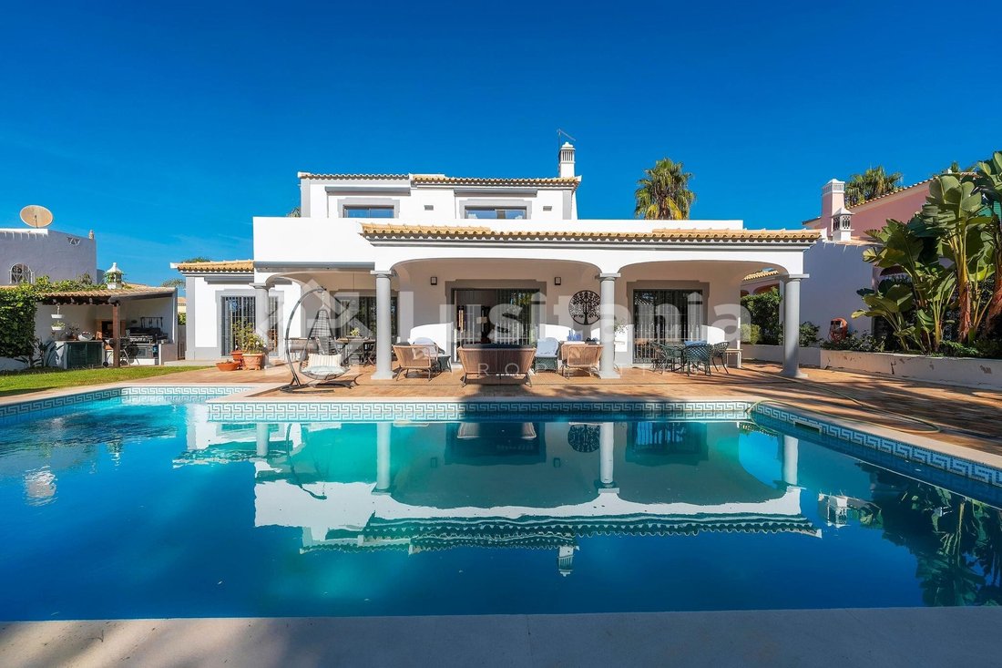 Villa in Vilamoura, Quarteira, Algarve 1 - 16832225