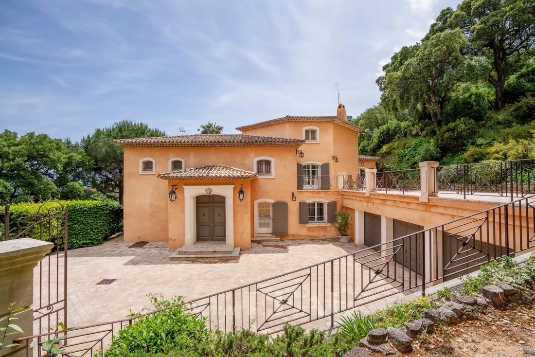 Villa in Sud, Cavalaire-sur-Mer, France 1 - 16829899