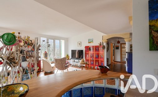 Castle for Sale in Plan-d'Aups-Sainte-Baume, Provence-Alpes-Côte d'Azur, France