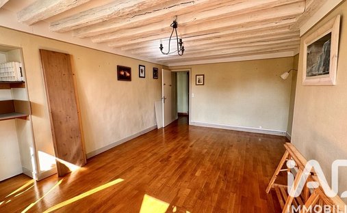 Rural Village Near Fontainebleau, 18 Th Century Estate And Dependencies Surrounded By A 3.8 Hectare P