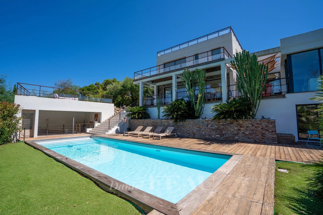 Villa in Nord, Cavalaire-sur-Mer, France 2 - 15745498